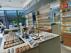 -视野联行眼镜·蔡司·尼康·豪雅·依视路(青浦宝龙店)