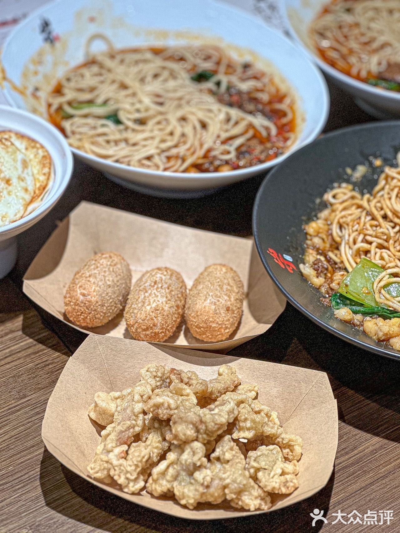 论江湖气息还得是这一口重庆小面啊！🍜