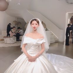 -艾米丽婚纱礼服