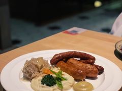 -LENBACH兰巴赫西餐啤酒坊(大连东港店)