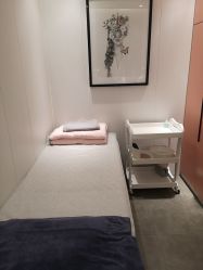 -LESSMORE科技头皮理容中心