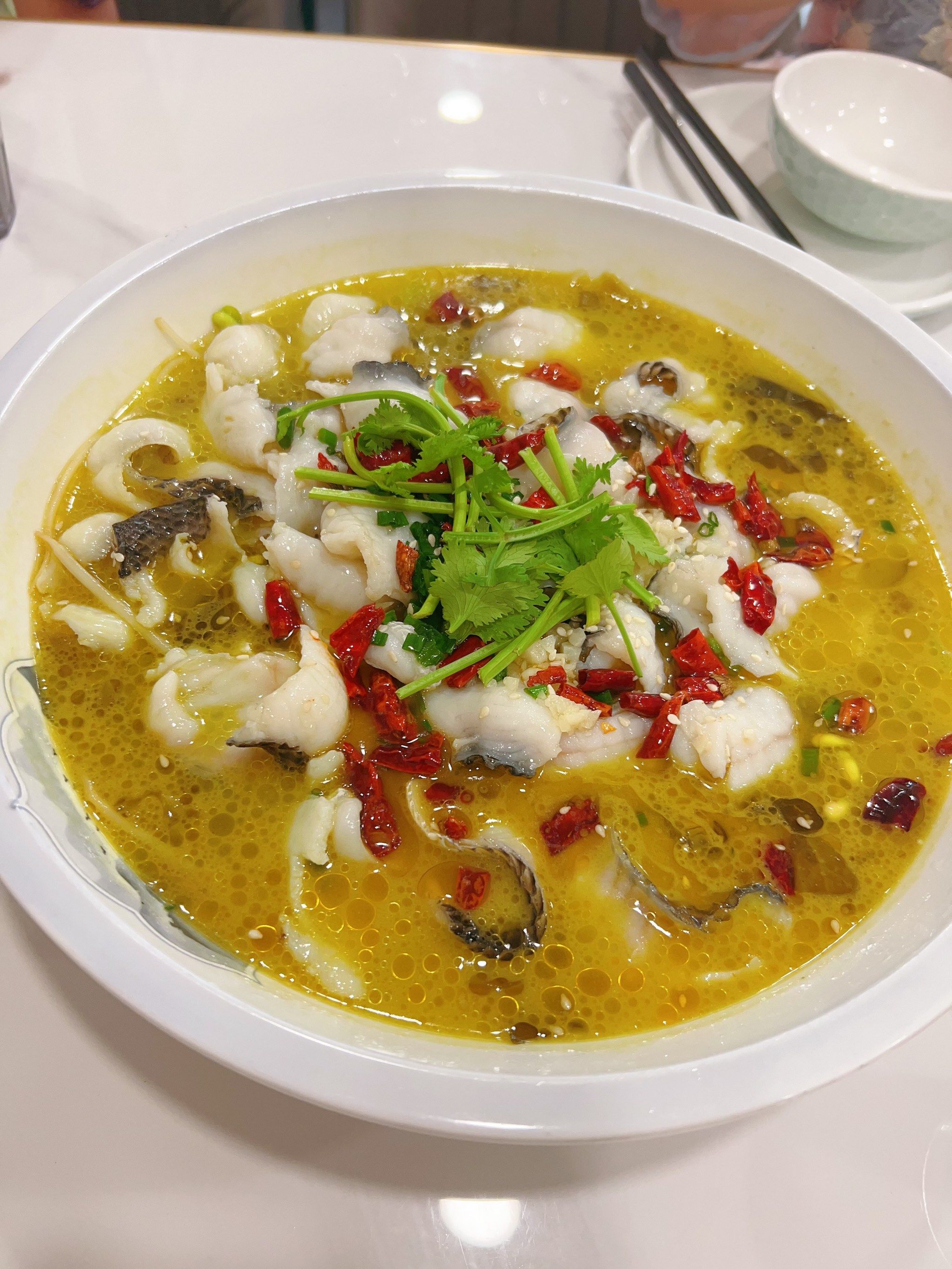 一汤非常划算…
「川味酸菜鱼」分量很足看着就很好吃…鱼肉蛮嫩的