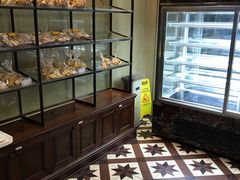 面包甜点陈列柜-德大西餐社(云南南路店)