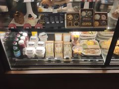 面包甜点陈列柜-星巴克(北京王府井店)