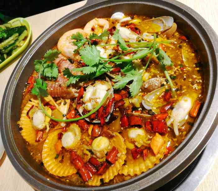 寻味食光-"双拼水煮鱼和牛肉,很特别的吃法,一锅吃到.