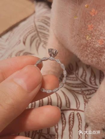 买到喜欢的钻戒啦～好看好看