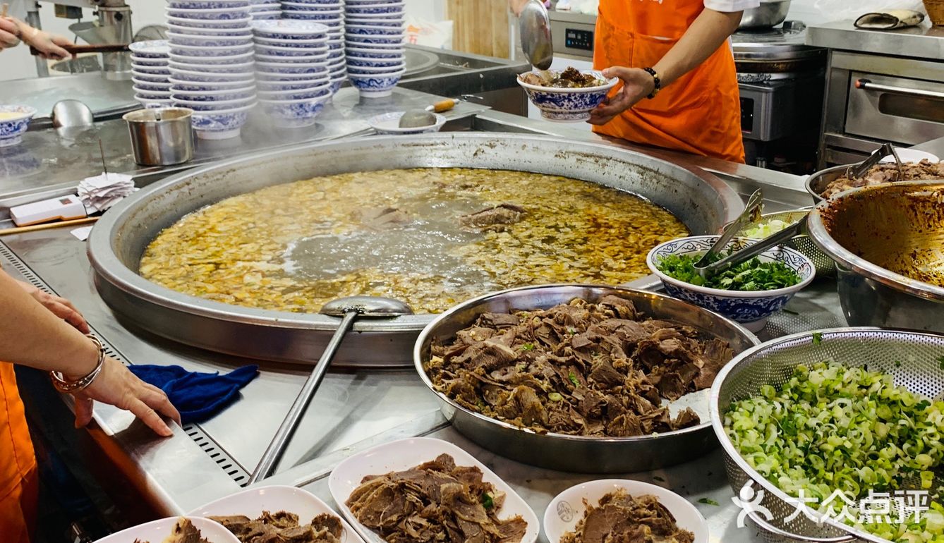 这家面馆高朋满座，原来就因为这个……