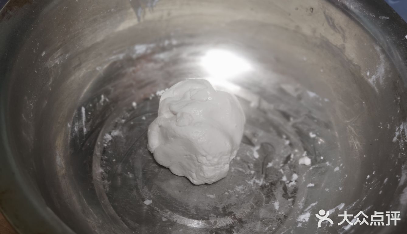 利用家里的糯米粉来做一个简单的小丸子吧！