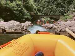-安吉龙王山峡谷漂流