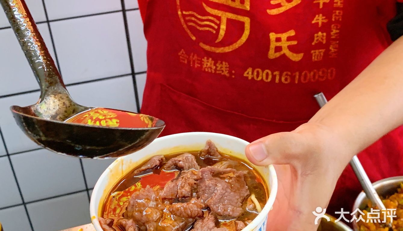 吃了十几年的生烫牛肉面，现在要吃还得排队！