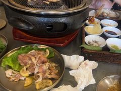 -围炉肉舍•炭烤活鳗•丹东海鲜烤肉(步行街店)