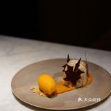 咸蛋黄融入奶油 整块的味道是很均匀平衡的