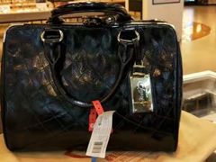 -爱革·洗衣改衣·洗鞋修鞋·洗包修包·奢侈品护理(宝地广场店)