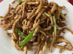 干煸茶树菇-老苏扬饭店