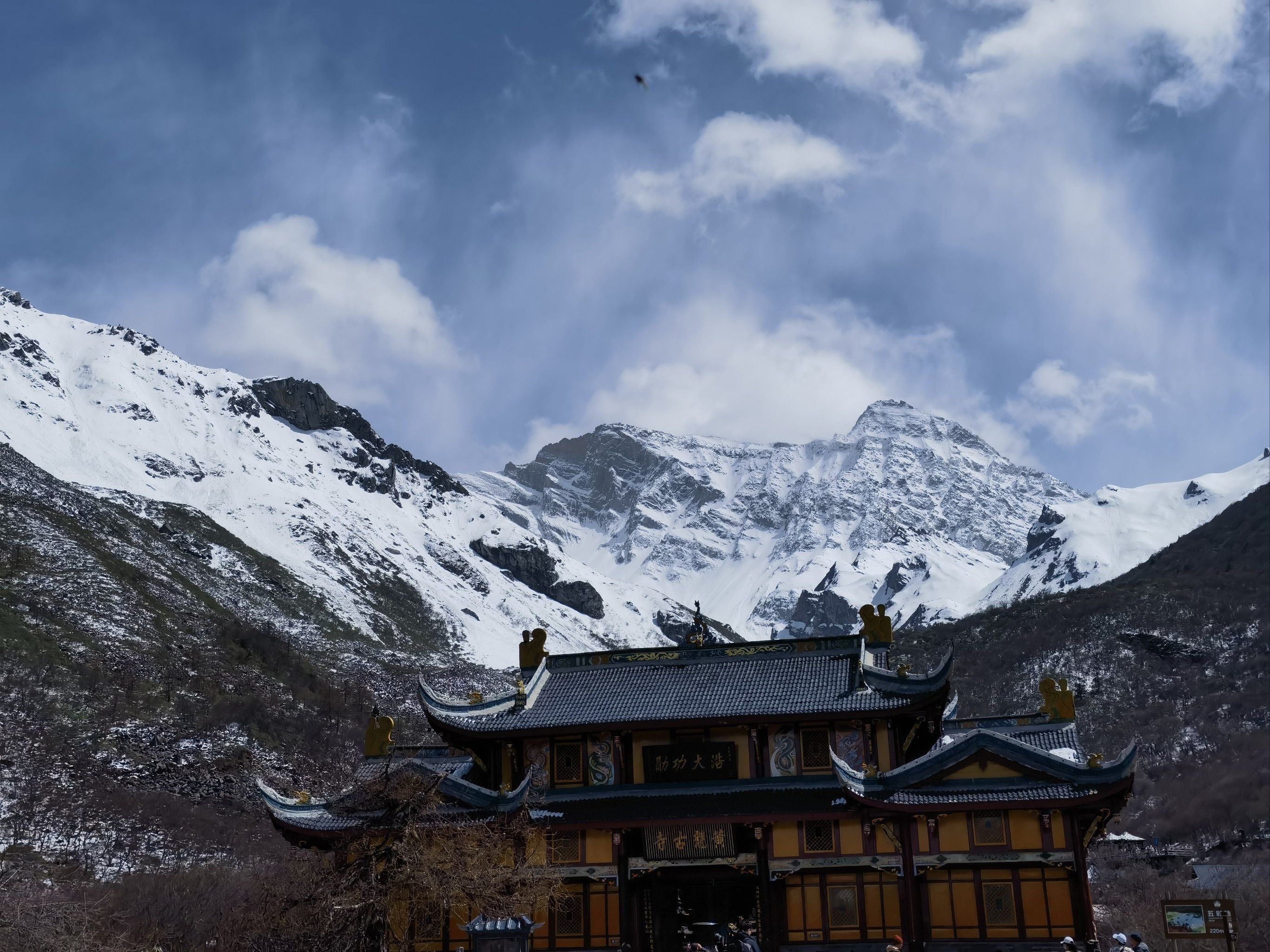 雪山圣庙,怀着虔诚的心灵,远离喧嚣,回归本心