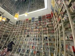 -钟书阁(松江泰晤士小镇店)