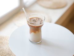 燕麦露拿铁-悟白咖啡WoobyCafe