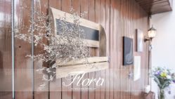 -Flora婚纱礼服定制租赁店