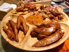 牛油三鲜鸳鸯锅-月满大江火锅(总府路店)