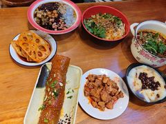 -爆炸头阿姨小四川正宗川味小吃(无任何分店)
