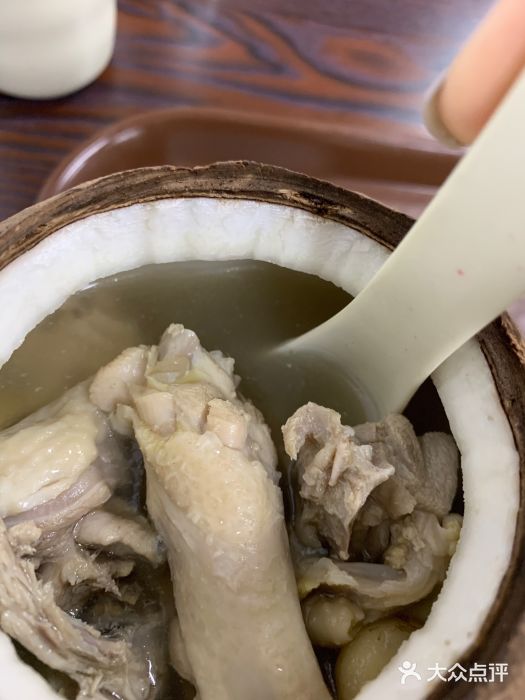 众膳肉骨茶原只海南椰子鸡图片