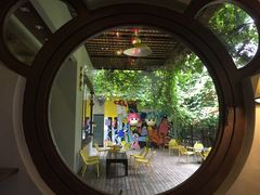 -莓园冰淇淋店