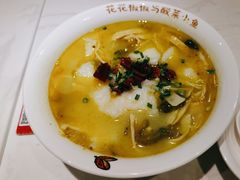 -渝是乎酸菜鱼·川渝小炒(新世界百货望京店)
