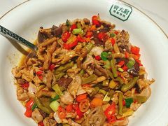 酸辣鸡杂-费大厨辣椒炒肉(沙河万达店)