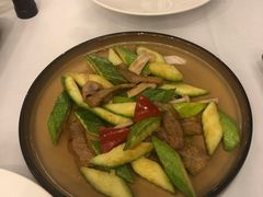 云南小瓜炒爽肉-千灯盛汇·头牌粤菜(致越优城店)