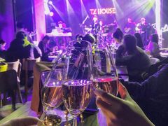 -TZ House音乐现场(来福士中心店)