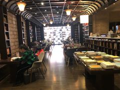 -钟书阁(松江泰晤士小镇店)