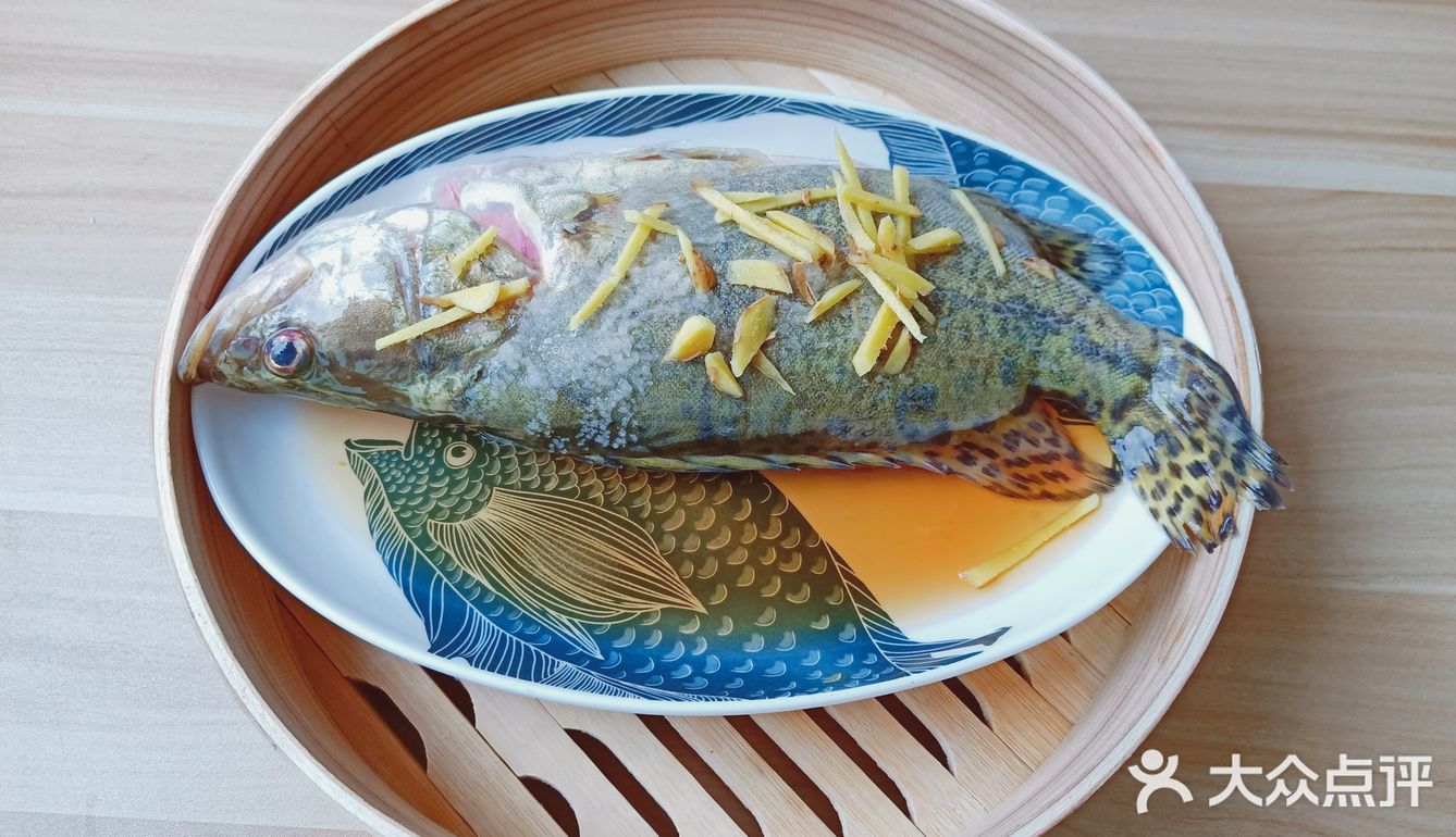 《家常清蒸桂鱼》肉质鲜美无比！汤汁拌饭是一绝！