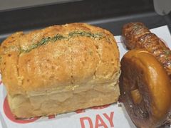 -HOT CRUSH趁热集合·现烤面包(环球港店)