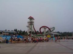 -黄河谷马拉湾海浪浴场