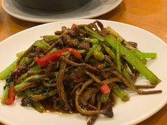 茶树菇炒牛柳-牧羊餐厅