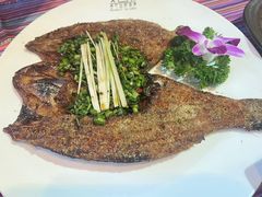 -香巴拉云南餐厅(华莱坞店)