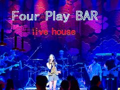 -FOUR PLAY BAR