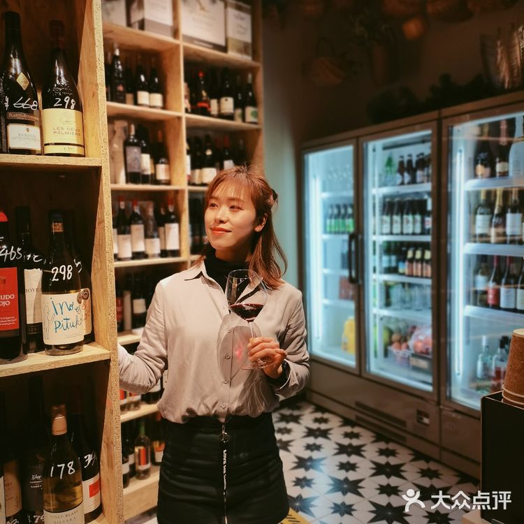 红酒🍷，美女，感受惬意的法式浪漫～