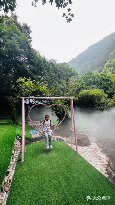 红崖峡谷景区图片