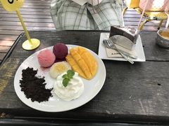 巧克力蛋糕-莓园冰淇淋店