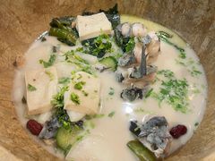 青椒紫苏锅-云中鱼蒸汽石锅鱼(川沙百联店)