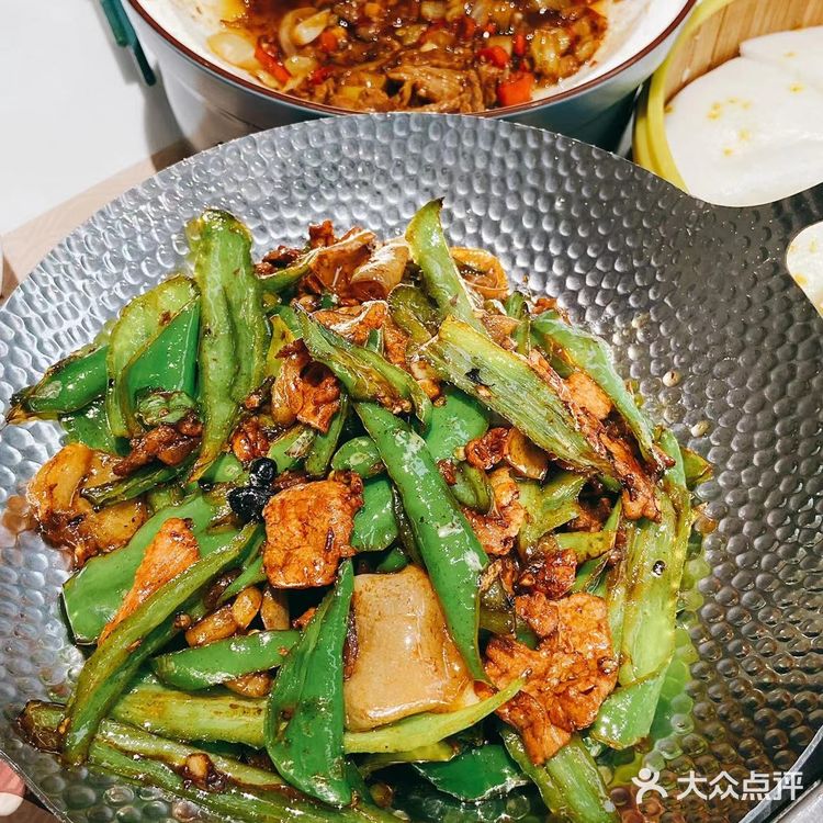 他家的食材非常新鲜 听说这里的厨师都是在十年之上