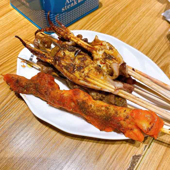 自助餐品类还算比较多 中式凉菜,油炸食品(薯条,鸡米花等),烤串(鱿鱼