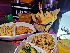 -UP嘻哈酒吧(粉巢店)
