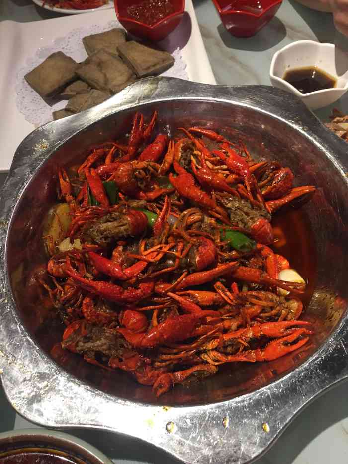 老谢龙虾城(九华山路店"感觉有点贵,不过用的代金券,能便宜点,香.