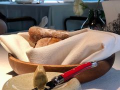 餐前面包配黄油-弗兰克牛排西餐厅Ribone steak house(柠檬花园店)