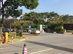 -闵行体育馆-停车场