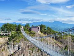 -玻璃桥景区石牛寨