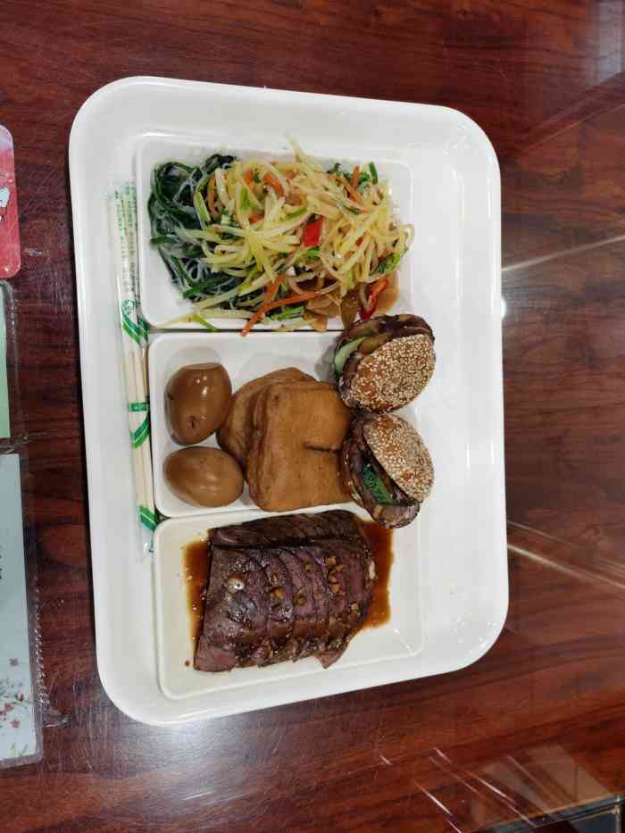 美玲餐厅(河西店)-"美玲拉面90总店位于郁江道和解放南路交叉.