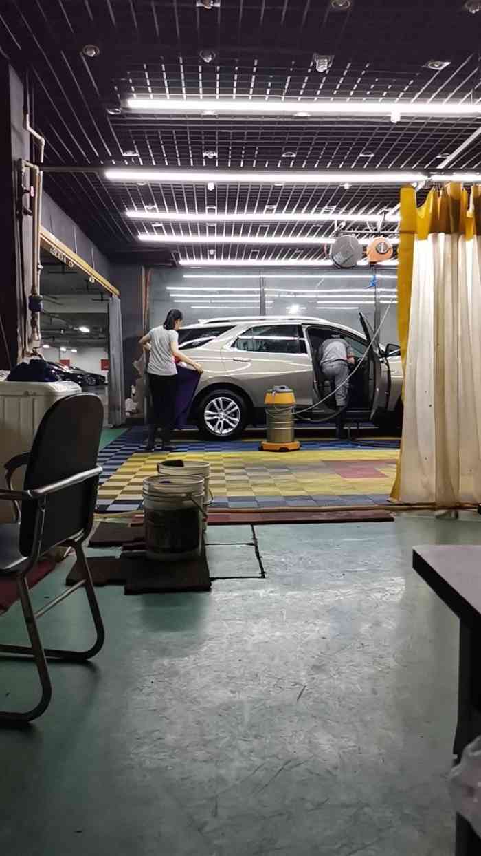 打分 挺好哒 招行总部楼下负一 免费停车2小时 洗车也挺好